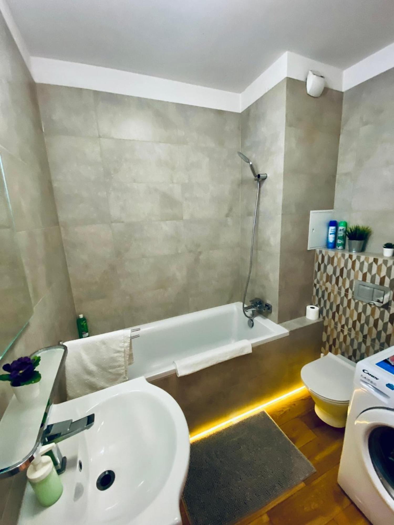 Apartament, Free Parking, Blisko Rynek-dworzec Pkp-pks, Sklepy *